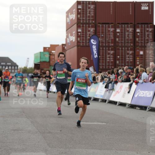 03.10.2025 - Köhlbrandbrückenlauf Yannick Fuchs http://msf.ph/oto/8991692 03.10.2025 16:02:57 Ziel 7125, 7278, 7386, 7673, 7923, 9023, 9294, 9619 meine-sportfotos.de