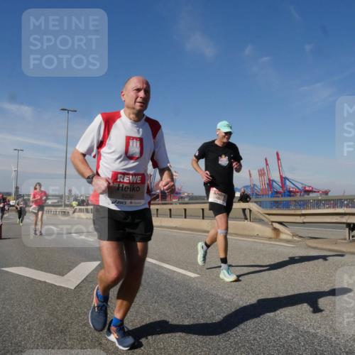 03.10.2025 - Köhlbrandbrückenlauf Matties Gatica Varas http://msf.ph/oto/8991700 03.10.2025 12:42:55 Position 2 6232, 4357, 118 meine-sportfotos.de