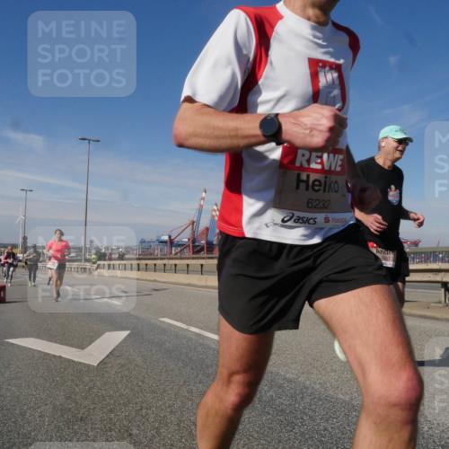 03.10.2025 - Köhlbrandbrückenlauf Matties Gatica Varas http://msf.ph/oto/8991704 03.10.2025 12:42:56 Position 2 110, 6232, 118, 4357 meine-sportfotos.de