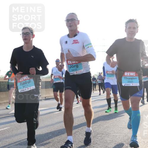 03.10.2025 - Köhlbrandbrückenlauf Luisa Fischer http://msf.ph/oto/8991707 03.10.2025 10:16:48 Position 3 3410, 2716, 2903, 3411 meine-sportfotos.de