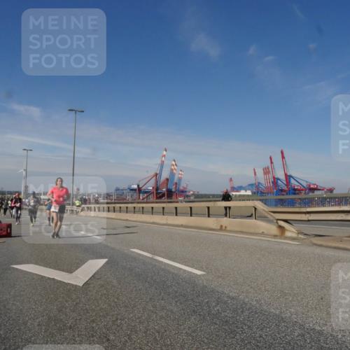 03.10.2025 - Köhlbrandbrückenlauf Matties Gatica Varas http://msf.ph/oto/8991708 03.10.2025 12:42:56 Position 2  meine-sportfotos.de