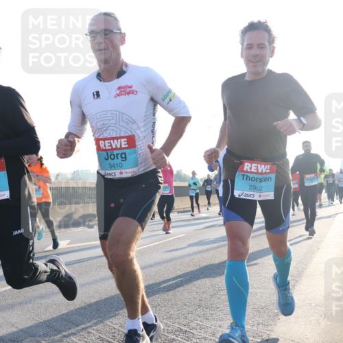 03.10.2025 - Köhlbrandbrückenlauf Luisa Fischer http://msf.ph/oto/8991710 03.10.2025 10:16:49 Position 3 3411, 3410, 2903 meine-sportfotos.de