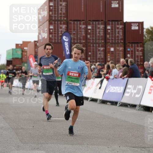03.10.2025 - Köhlbrandbrückenlauf Yannick Fuchs http://msf.ph/oto/8991711 03.10.2025 16:02:58 Ziel 7125, 7278, 7386, 7673, 7923, 9023, 9294, 9569, 9570, 9619 meine-sportfotos.de
