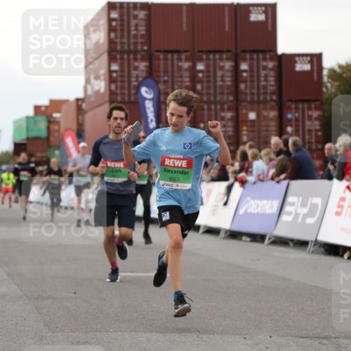 03.10.2025 - Köhlbrandbrückenlauf Yannick Fuchs http://msf.ph/oto/8991718 03.10.2025 16:02:58 Ziel 7125, 7278, 7386, 7673, 7923, 9023, 9294, 9569, 9570, 9619 meine-sportfotos.de