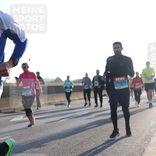 03.10.2025 - Köhlbrandbrückenlauf Luisa Fischer http://msf.ph/oto/8991727 03.10.2025 10:16:50 Position 3 2716 meine-sportfotos.de