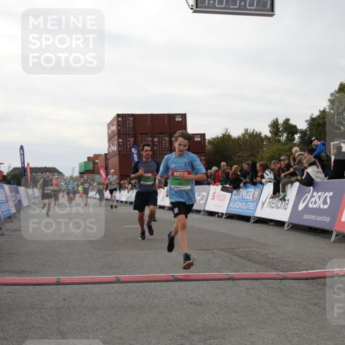 03.10.2025 - Köhlbrandbrückenlauf Yannick Fuchs http://msf.ph/oto/8991737 03.10.2025 16:02:59 Ziel 7125, 7265, 7278, 7290, 7386, 7673, 7923, 8994, 9023, 9294, 9569, 9570, 9619 meine-sportfotos.de