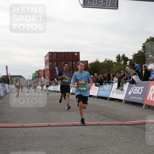 03.10.2025 - Köhlbrandbrückenlauf Yannick Fuchs http://msf.ph/oto/8991738 03.10.2025 16:02:59 Ziel 7125, 7265, 7278, 7290, 7386, 7673, 7923, 8994, 9023, 9294, 9569, 9570, 9619 meine-sportfotos.de