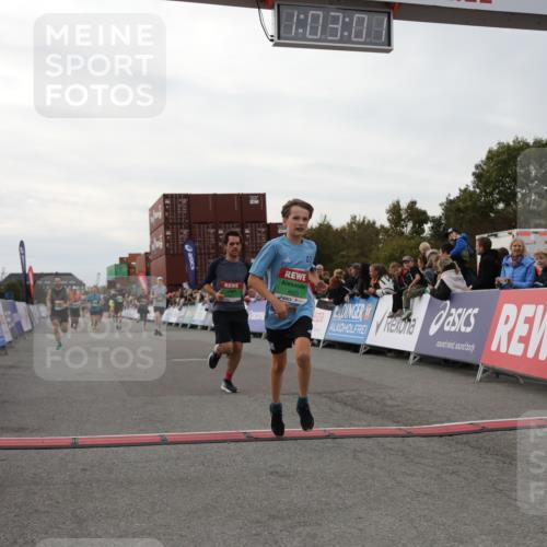 03.10.2025 - Köhlbrandbrückenlauf Yannick Fuchs http://msf.ph/oto/8991744 03.10.2025 16:02:59 Ziel 7125, 7265, 7278, 7290, 7386, 7673, 7923, 8994, 9023, 9294, 9569, 9570, 9619 meine-sportfotos.de