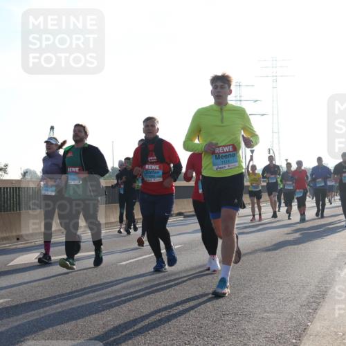 03.10.2025 - Köhlbrandbrückenlauf Luisa Fischer http://msf.ph/oto/8991749 03.10.2025 10:16:53 Position 3 1111, 1534, 1 meine-sportfotos.de