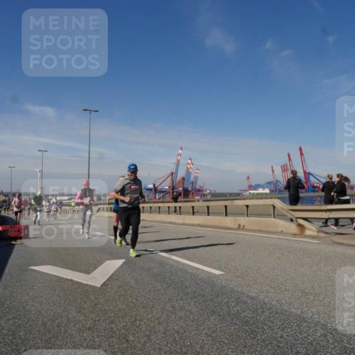 03.10.2025 - Köhlbrandbrückenlauf Matties Gatica Varas http://msf.ph/oto/8991750 03.10.2025 12:43:00 Position 2  meine-sportfotos.de