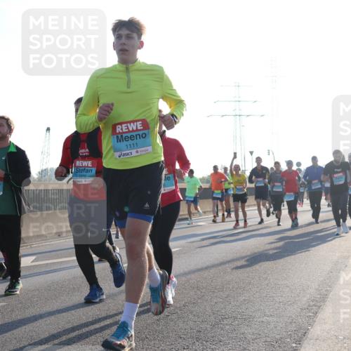 03.10.2025 - Köhlbrandbrückenlauf Luisa Fischer http://msf.ph/oto/8991756 03.10.2025 10:16:53 Position 3 3272, 1111, 1534, 1 meine-sportfotos.de