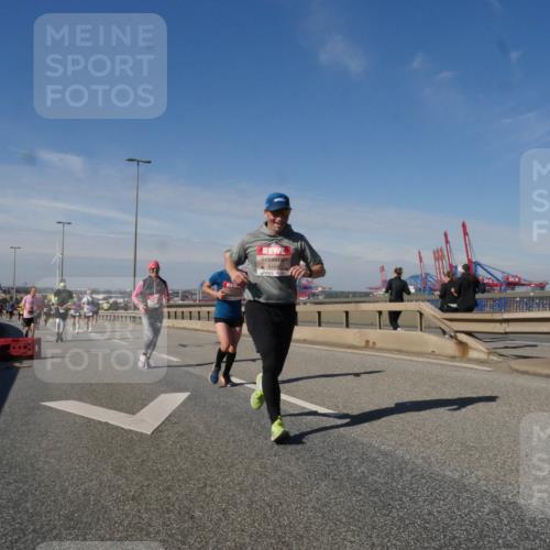 03.10.2025 - Köhlbrandbrückenlauf Matties Gatica Varas http://msf.ph/oto/8991759 03.10.2025 12:43:01 Position 2 5468 meine-sportfotos.de