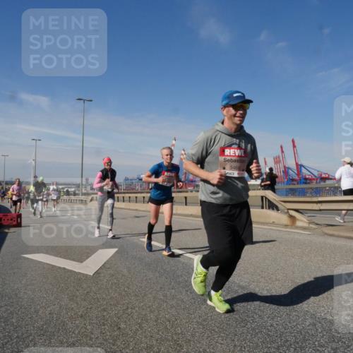 03.10.2025 - Köhlbrandbrückenlauf Matties Gatica Varas http://msf.ph/oto/8991762 03.10.2025 12:43:02 Position 2 5468 meine-sportfotos.de