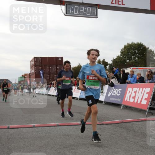 03.10.2025 - Köhlbrandbrückenlauf Yannick Fuchs http://msf.ph/oto/8991764 03.10.2025 16:03:00 Ziel 7125, 7265, 7278, 7290, 7300, 7386, 7673, 7923, 8994, 9023, 9294, 9569, 9570, 9619 meine-sportfotos.de
