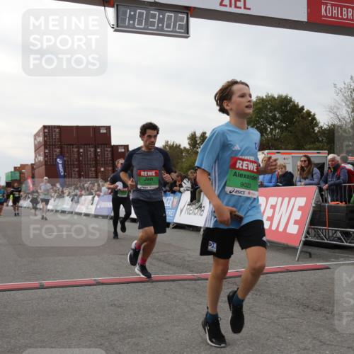 03.10.2025 - Köhlbrandbrückenlauf Yannick Fuchs http://msf.ph/oto/8991769 03.10.2025 16:03:00 Ziel 7125, 7265, 7278, 7290, 7300, 7386, 7673, 7923, 8994, 9023, 9294, 9569, 9570, 9619 meine-sportfotos.de