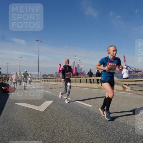 03.10.2025 - Köhlbrandbrückenlauf Matties Gatica Varas http://msf.ph/oto/8991770 03.10.2025 12:43:03 Position 2  meine-sportfotos.de