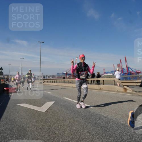 03.10.2025 - Köhlbrandbrückenlauf Matties Gatica Varas http://msf.ph/oto/8991772 03.10.2025 12:43:03 Position 2  meine-sportfotos.de