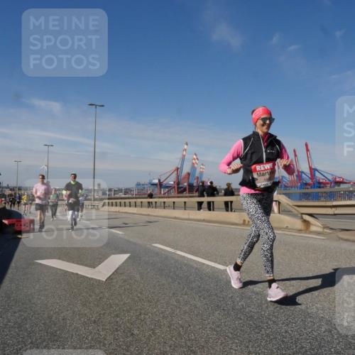 03.10.2025 - Köhlbrandbrückenlauf Matties Gatica Varas http://msf.ph/oto/8991776 03.10.2025 12:43:04 Position 2 448, 118 meine-sportfotos.de