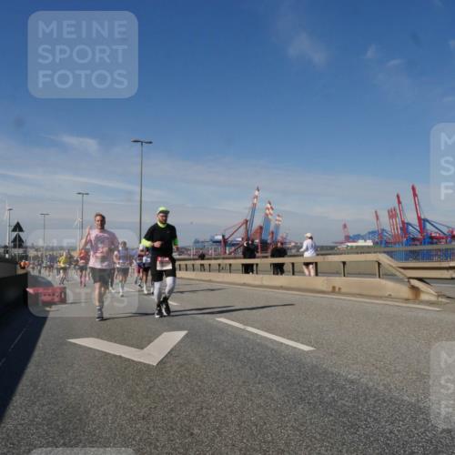 03.10.2025 - Köhlbrandbrückenlauf Matties Gatica Varas http://msf.ph/oto/8991787 03.10.2025 12:43:05 Position 2  meine-sportfotos.de