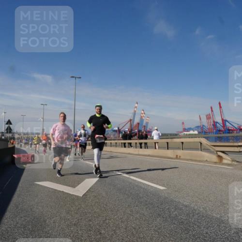 03.10.2025 - Köhlbrandbrückenlauf Matties Gatica Varas http://msf.ph/oto/8991791 03.10.2025 12:43:06 Position 2  meine-sportfotos.de