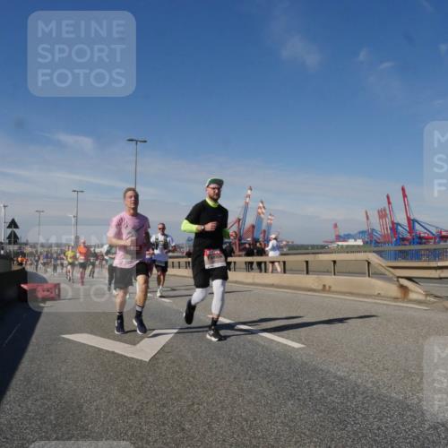 03.10.2025 - Köhlbrandbrückenlauf Matties Gatica Varas http://msf.ph/oto/8991797 03.10.2025 12:43:06 Position 2  meine-sportfotos.de