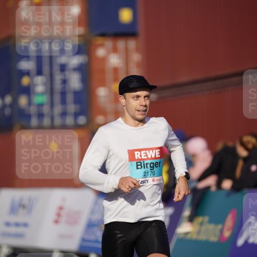 03.10.2025 - Köhlbrandbrückenlauf Michael Burmester http://msf.ph/oto/8991802 03.10.2025 09:49:54 Ziel 2176 meine-sportfotos.de