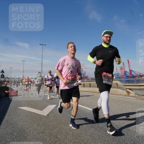 03.10.2025 - Köhlbrandbrückenlauf Matties Gatica Varas http://msf.ph/oto/8991807 03.10.2025 12:43:07 Position 2 5870 meine-sportfotos.de