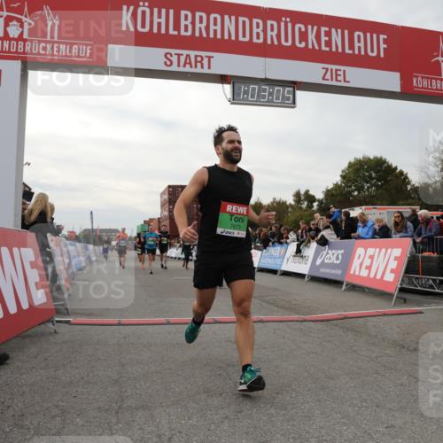 03.10.2025 - Köhlbrandbrückenlauf Yannick Fuchs http://msf.ph/oto/8991816 03.10.2025 16:03:03 Ziel 7125, 7231, 7265, 7290, 7300, 7673, 7923, 8994, 9023, 9294, 9569, 9570, 9619 meine-sportfotos.de