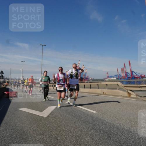 03.10.2025 - Köhlbrandbrückenlauf Matties Gatica Varas http://msf.ph/oto/8991817 03.10.2025 12:43:08 Position 2  meine-sportfotos.de