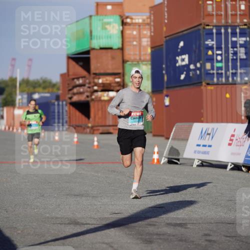 03.10.2025 - Köhlbrandbrückenlauf Michael Burmester http://msf.ph/oto/8991823 03.10.2025 09:50:18 Ziel 1174, 3463 meine-sportfotos.de
