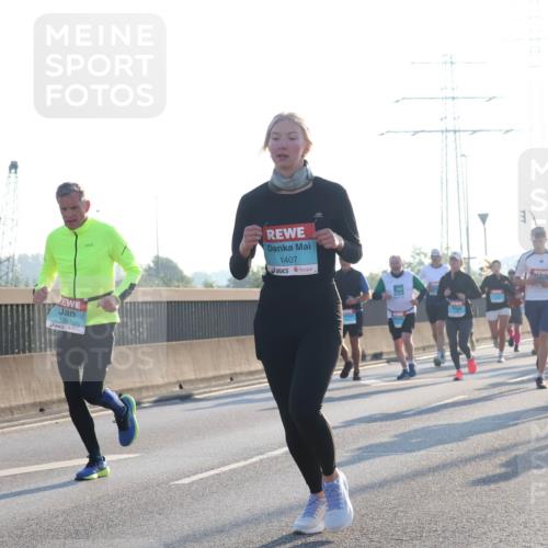 03.10.2025 - Köhlbrandbrückenlauf Luisa Fischer http://msf.ph/oto/8991830 03.10.2025 10:17:00 Position 3 1452, 1347, 1407 meine-sportfotos.de