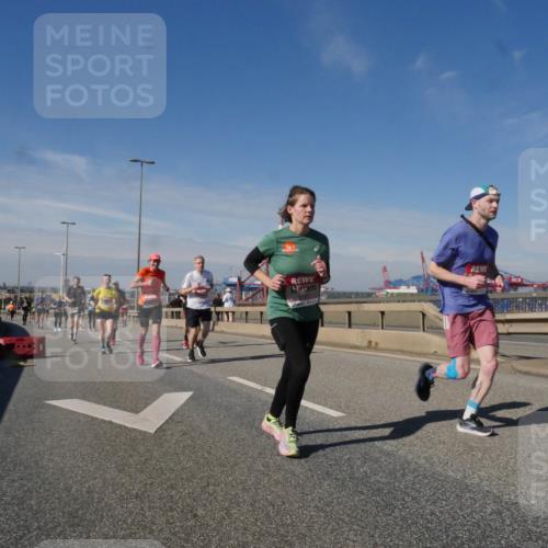03.10.2025 - Köhlbrandbrückenlauf Matties Gatica Varas http://msf.ph/oto/8991833 03.10.2025 12:43:10 Position 2 118 meine-sportfotos.de