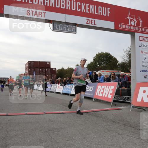 03.10.2025 - Köhlbrandbrückenlauf Yannick Fuchs http://msf.ph/oto/8991836 03.10.2025 16:03:04 Ziel 7125, 7231, 7265, 7290, 7300, 7673, 8994, 9294, 9569, 9570, 9619, 9657 meine-sportfotos.de