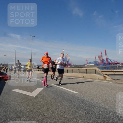 03.10.2025 - Köhlbrandbrückenlauf Matties Gatica Varas http://msf.ph/oto/8991841 03.10.2025 12:43:11 Position 2  meine-sportfotos.de