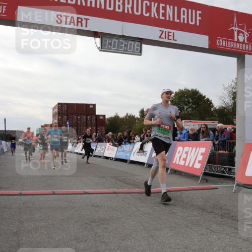 03.10.2025 - Köhlbrandbrückenlauf Yannick Fuchs http://msf.ph/oto/8991842 03.10.2025 16:03:04 Ziel 7125, 7231, 7265, 7290, 7300, 7673, 8994, 9294, 9569, 9570, 9619, 9657 meine-sportfotos.de