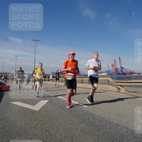 03.10.2025 - Köhlbrandbrückenlauf Matties Gatica Varas http://msf.ph/oto/8991847 03.10.2025 12:43:12 Position 2 6037, 118 meine-sportfotos.de