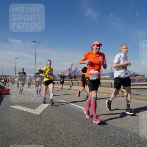 03.10.2025 - Köhlbrandbrückenlauf Matties Gatica Varas http://msf.ph/oto/8991852 03.10.2025 12:43:12 Position 2 6037 meine-sportfotos.de