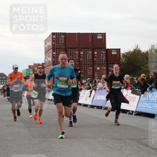 03.10.2025 - Köhlbrandbrückenlauf Yannick Fuchs http://msf.ph/oto/8991854 03.10.2025 16:03:05 Ziel 7125, 7231, 7265, 7290, 7300, 7673, 8994, 9294, 9569, 9570, 9619, 9657 meine-sportfotos.de