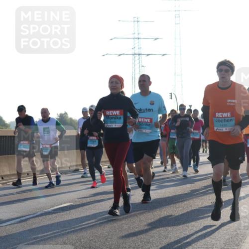 03.10.2025 - Köhlbrandbrückenlauf Luisa Fischer http://msf.ph/oto/8991857 03.10.2025 10:17:02 Position 3 1670, 3128, 1430, 346 meine-sportfotos.de