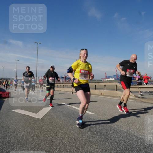 03.10.2025 - Köhlbrandbrückenlauf Matties Gatica Varas http://msf.ph/oto/8991860 03.10.2025 12:43:13 Position 2 118 meine-sportfotos.de