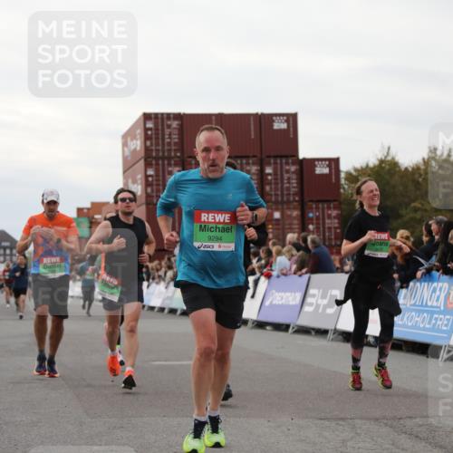 03.10.2025 - Köhlbrandbrückenlauf Yannick Fuchs http://msf.ph/oto/8991861 03.10.2025 16:03:06 Ziel 7016, 7125, 7231, 7265, 7290, 7300, 7673, 7721, 8994, 9294, 9569, 9570, 9657 meine-sportfotos.de