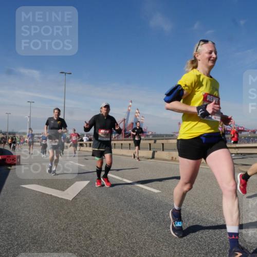 03.10.2025 - Köhlbrandbrückenlauf Matties Gatica Varas http://msf.ph/oto/8991865 03.10.2025 12:43:14 Position 2  meine-sportfotos.de