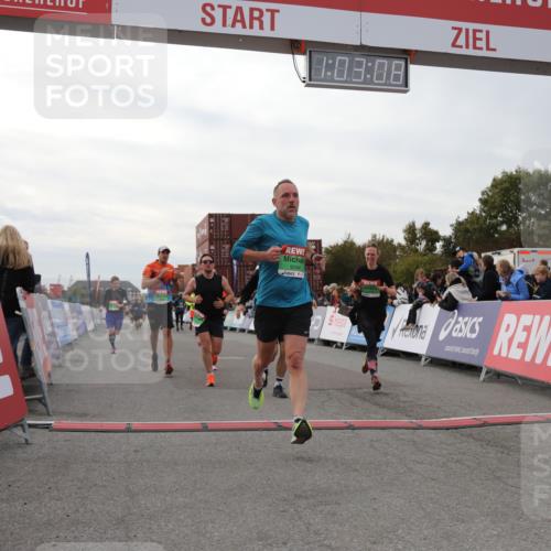 03.10.2025 - Köhlbrandbrückenlauf Yannick Fuchs http://msf.ph/oto/8991872 03.10.2025 16:03:06 Ziel 7016, 7125, 7231, 7265, 7290, 7300, 7673, 7721, 8994, 9294, 9569, 9570, 9657 meine-sportfotos.de