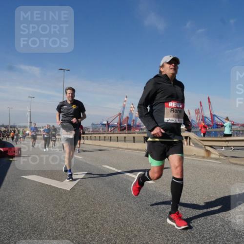 03.10.2025 - Köhlbrandbrückenlauf Matties Gatica Varas http://msf.ph/oto/8991874 03.10.2025 12:43:15 Position 2 4375 meine-sportfotos.de