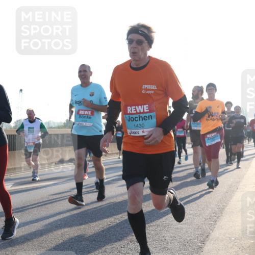 03.10.2025 - Köhlbrandbrückenlauf Luisa Fischer http://msf.ph/oto/8991875 03.10.2025 10:17:03 Position 3 1670, 3128, 1430, 42, 1 meine-sportfotos.de