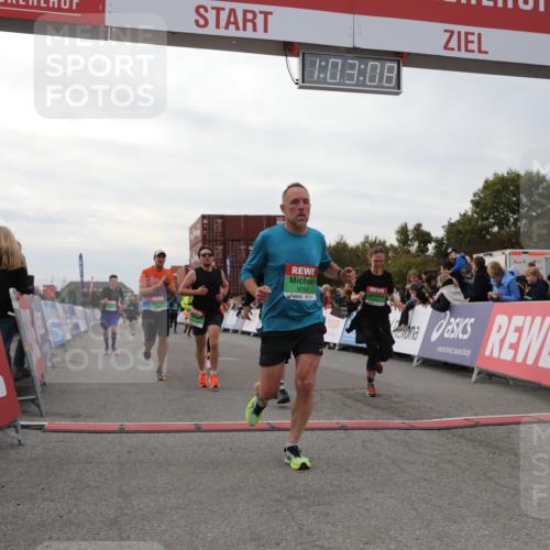 03.10.2025 - Köhlbrandbrückenlauf Yannick Fuchs http://msf.ph/oto/8991878 03.10.2025 16:03:06 Ziel 7016, 7125, 7231, 7265, 7290, 7300, 7673, 7721, 8994, 9294, 9569, 9570, 9657 meine-sportfotos.de