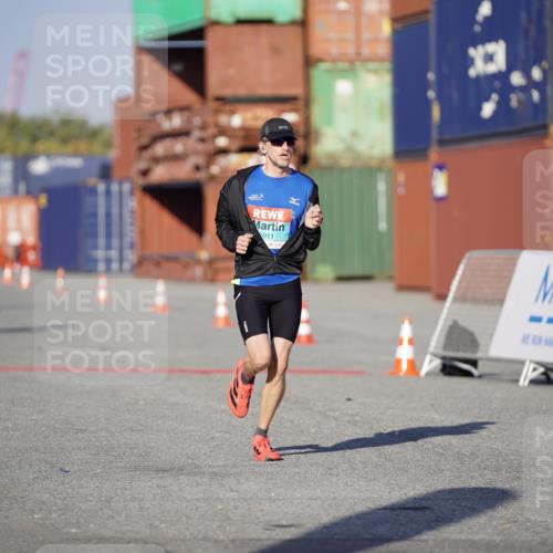 03.10.2025 - Köhlbrandbrückenlauf Michael Burmester http://msf.ph/oto/8991881 03.10.2025 09:50:38 Ziel 1011 meine-sportfotos.de