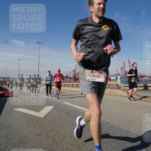 03.10.2025 - Köhlbrandbrückenlauf Matties Gatica Varas http://msf.ph/oto/8991887 03.10.2025 12:43:16 Position 2 5792, 18 meine-sportfotos.de