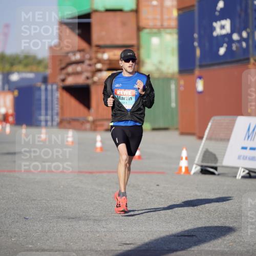 03.10.2025 - Köhlbrandbrückenlauf Michael Burmester http://msf.ph/oto/8991890 03.10.2025 09:50:38 Ziel 1011 meine-sportfotos.de