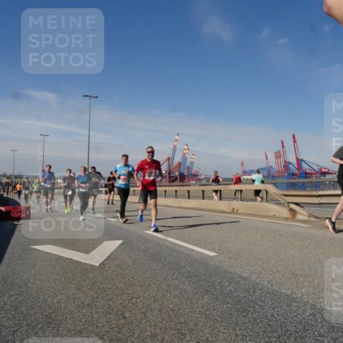 03.10.2025 - Köhlbrandbrückenlauf Matties Gatica Varas http://msf.ph/oto/8991891 03.10.2025 12:43:17 Position 2  meine-sportfotos.de